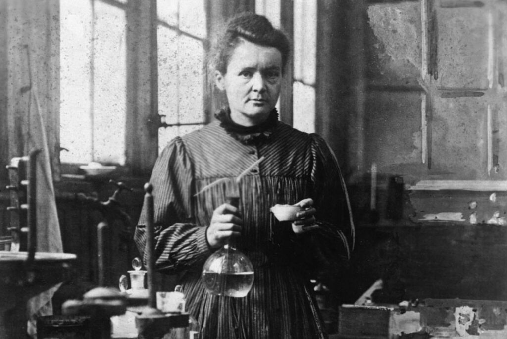 Marie Curie la primera persona en recibir dos Premios Nobel en distintas especialidades: Física (1903) y Química (1911)